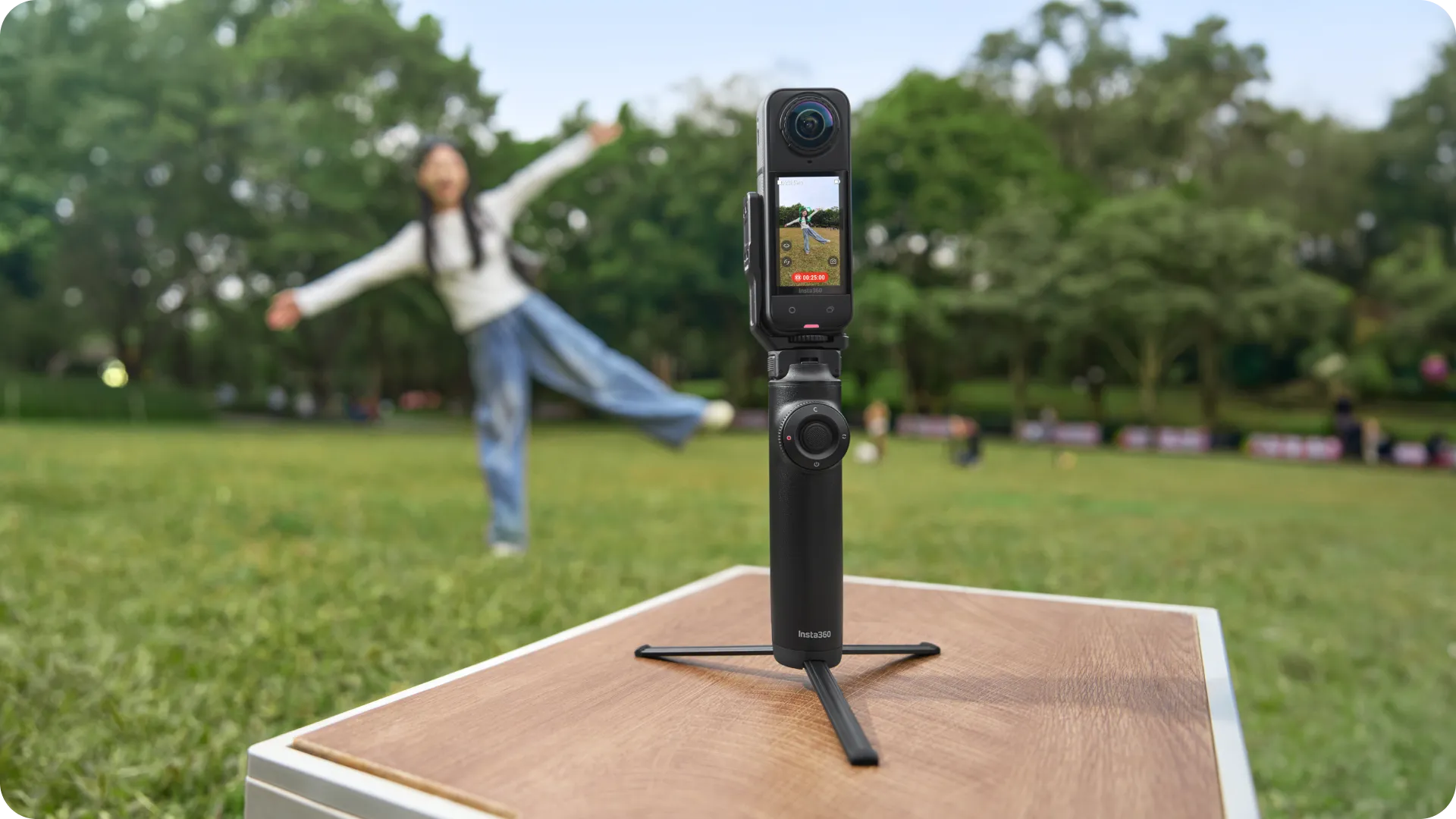 Shoot hands-free with the built-in tripod.