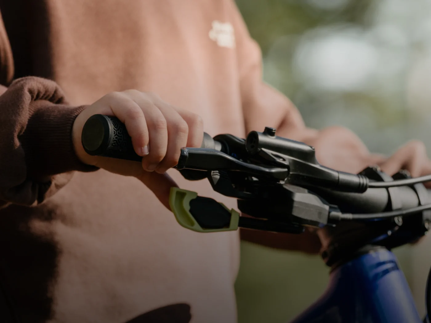 Frâne pe disc, manete short-reach