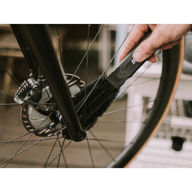 Dynamic Bike Care - Perie curatare roti si componente bicicleta Wheel and component brush - negru