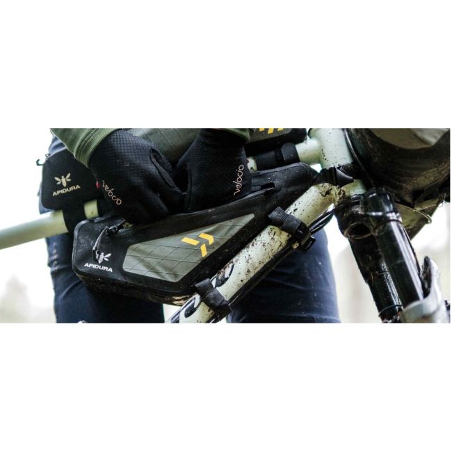 Apidura - geanta cadru bicicleta Backcountry 2.0 Frame Pack 2 litri - negru gri