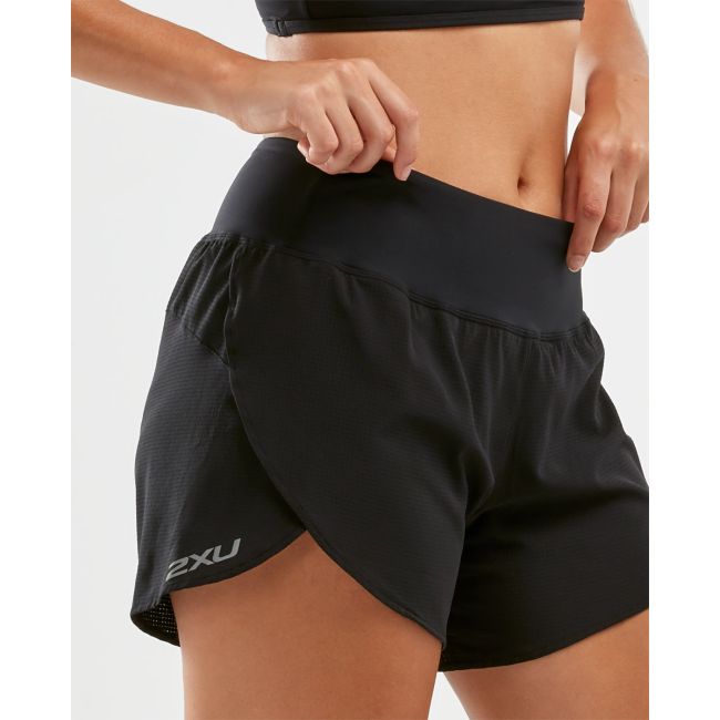 2XU - Pantaloni scurti de alergare pentru femei XVENT 4&quot; Short - negru gri